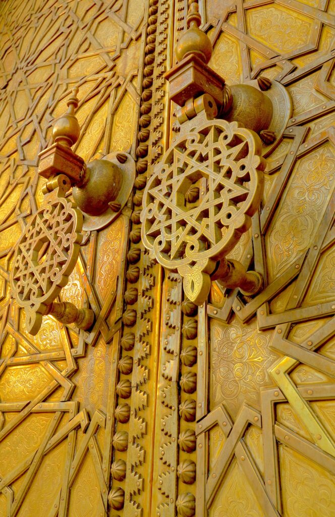 Fez Royal Palace Gate Knocker – Morocco – Public Domain by Scott Lee – www-publicdomainpictures-net – royal-door-knocker