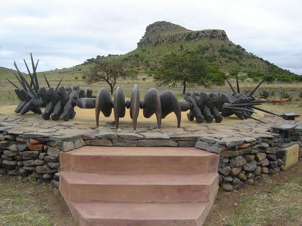 Zulu Battlefield Isandlwana Memorial – Wikipedia by RAM – Public Domain – 1200px-Isandlwanazulumem